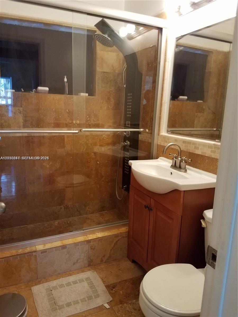 8320 Crespi Boulevard 11 Property Photo 6