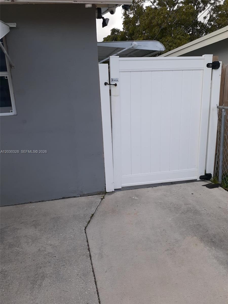 2306 Sunshine Boulevard - Property Photo 11