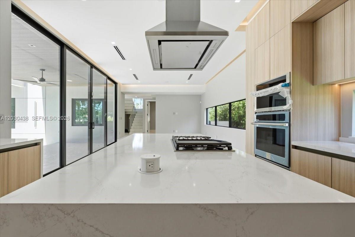 1380 Hollywood Boulevard Property Photo 5