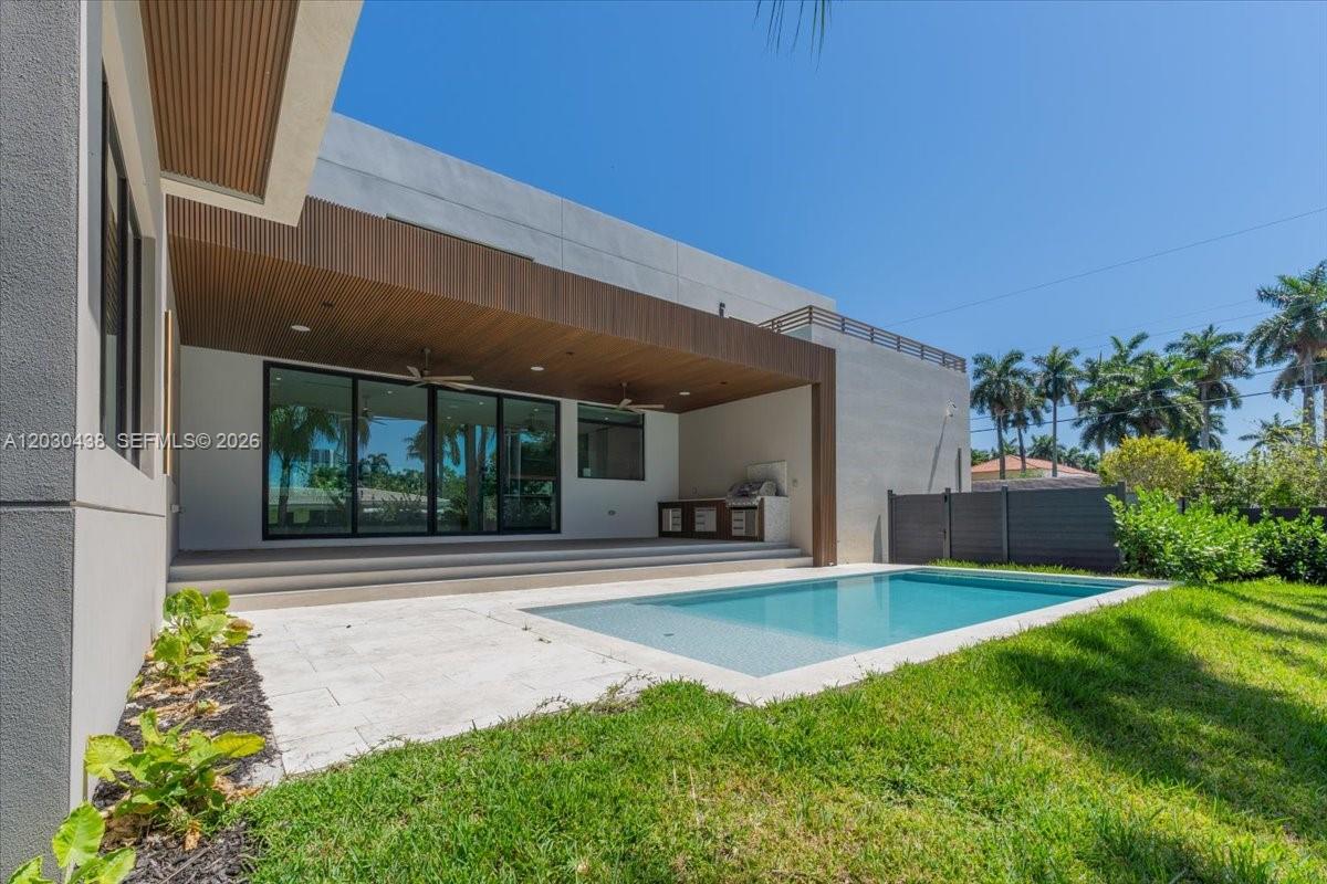 1380 Hollywood Boulevard Property Photo 7