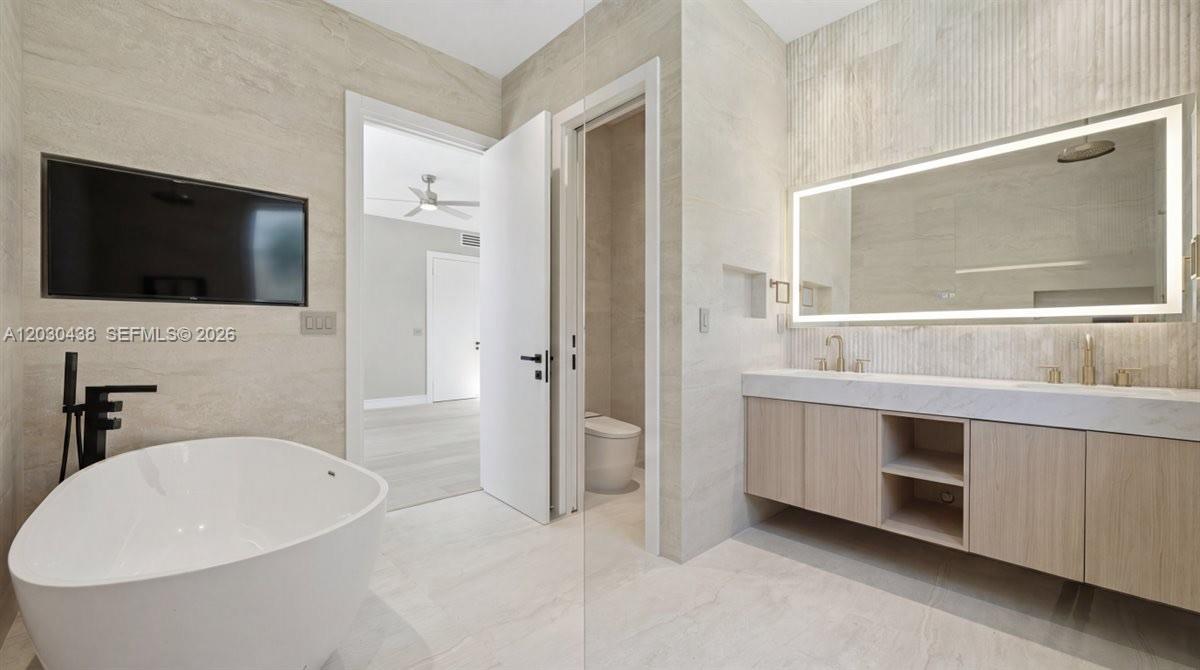 1380 Hollywood Boulevard Property Photo 10