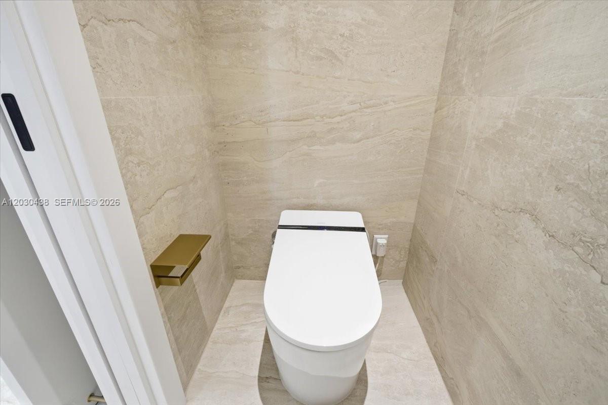 1380 Hollywood Boulevard Property Photo 32