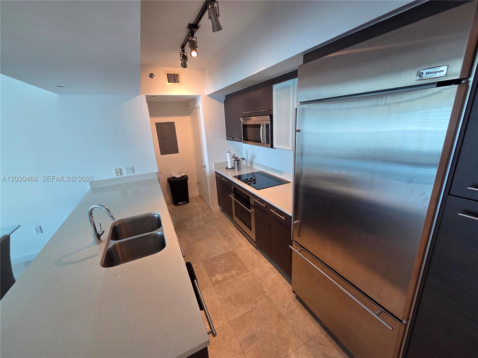 500 Brickell Avenue 3105 Property Photo 2