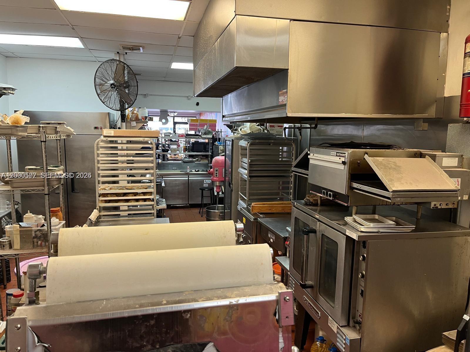 Turnkey Restaurant For Sale In Oakland Park Property Photo 1