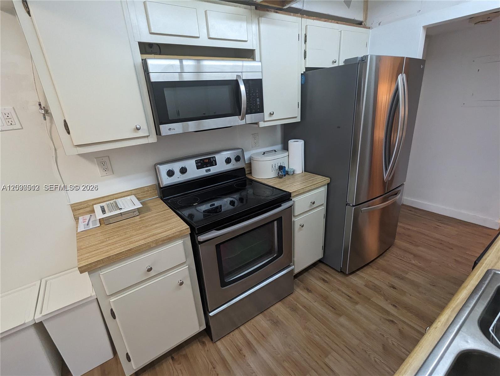 A12030512 Property Photo 4