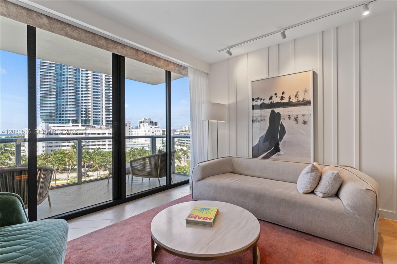 2201 Collins Avenue 707 Property Photo 5