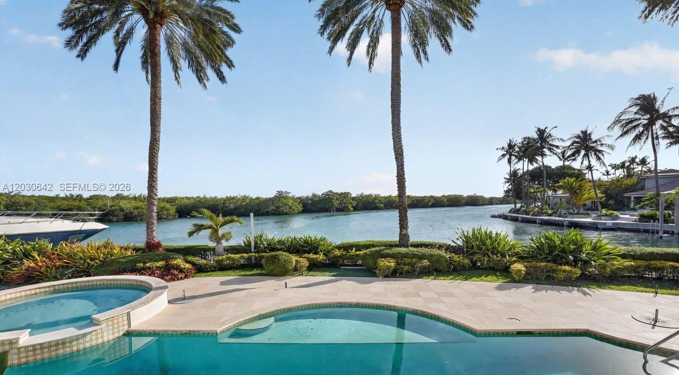 260 Cape Florida Drive Property Photo 14