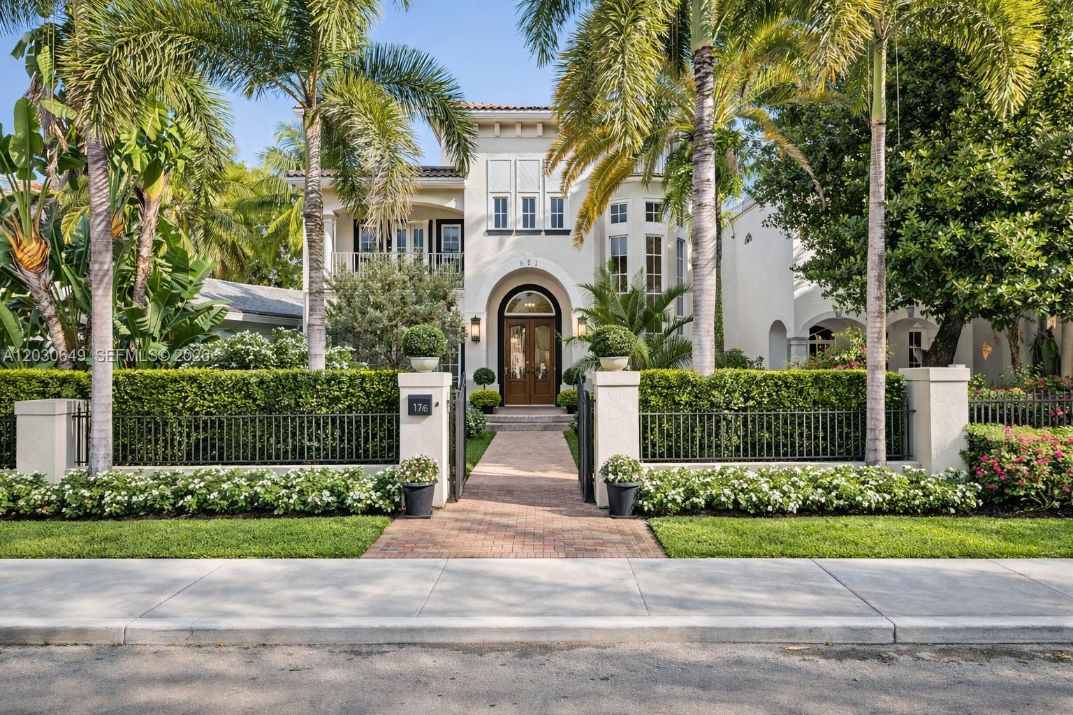 821 Se 2nd Court Property Photo 3
