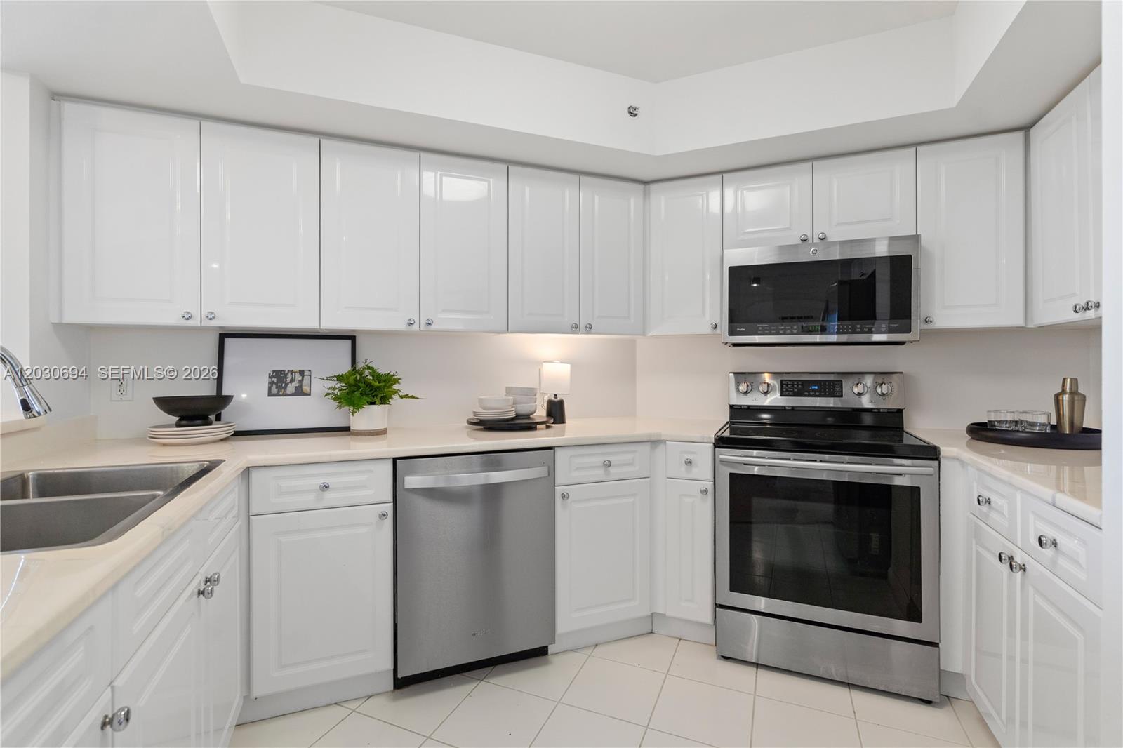 1800 Sunset Harbour Drive 1003 Property Photo 15