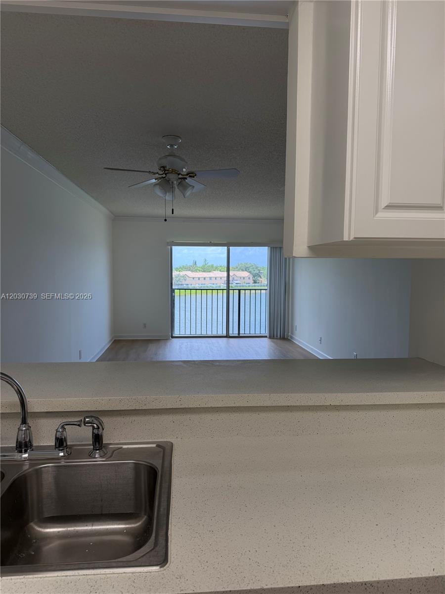 8560 N Sherman Circle 404 Property Photo 8