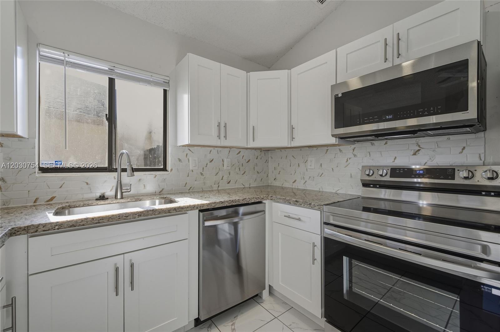 A12030754 Property Photo 14