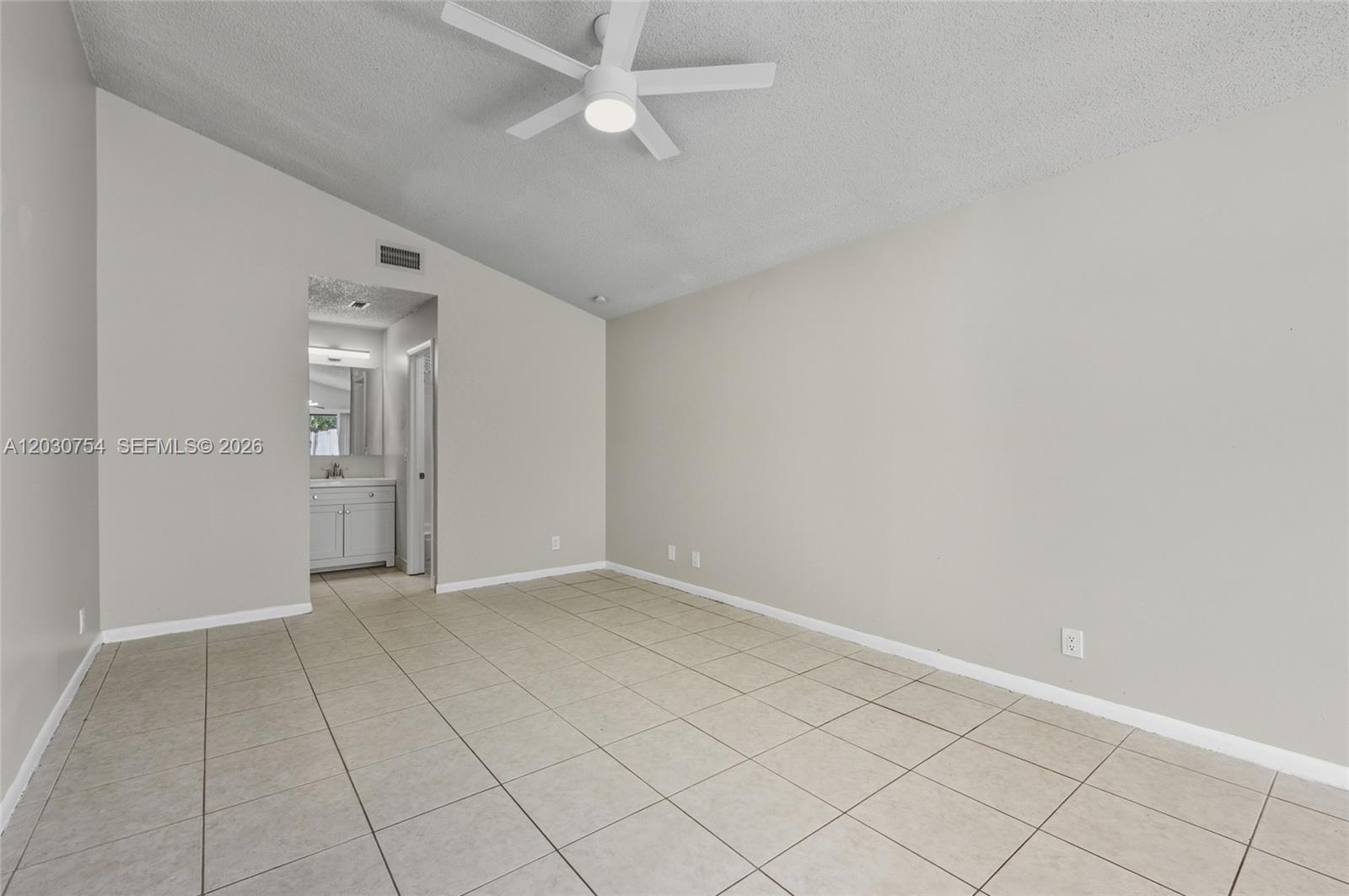 A12030754 Property Photo 18