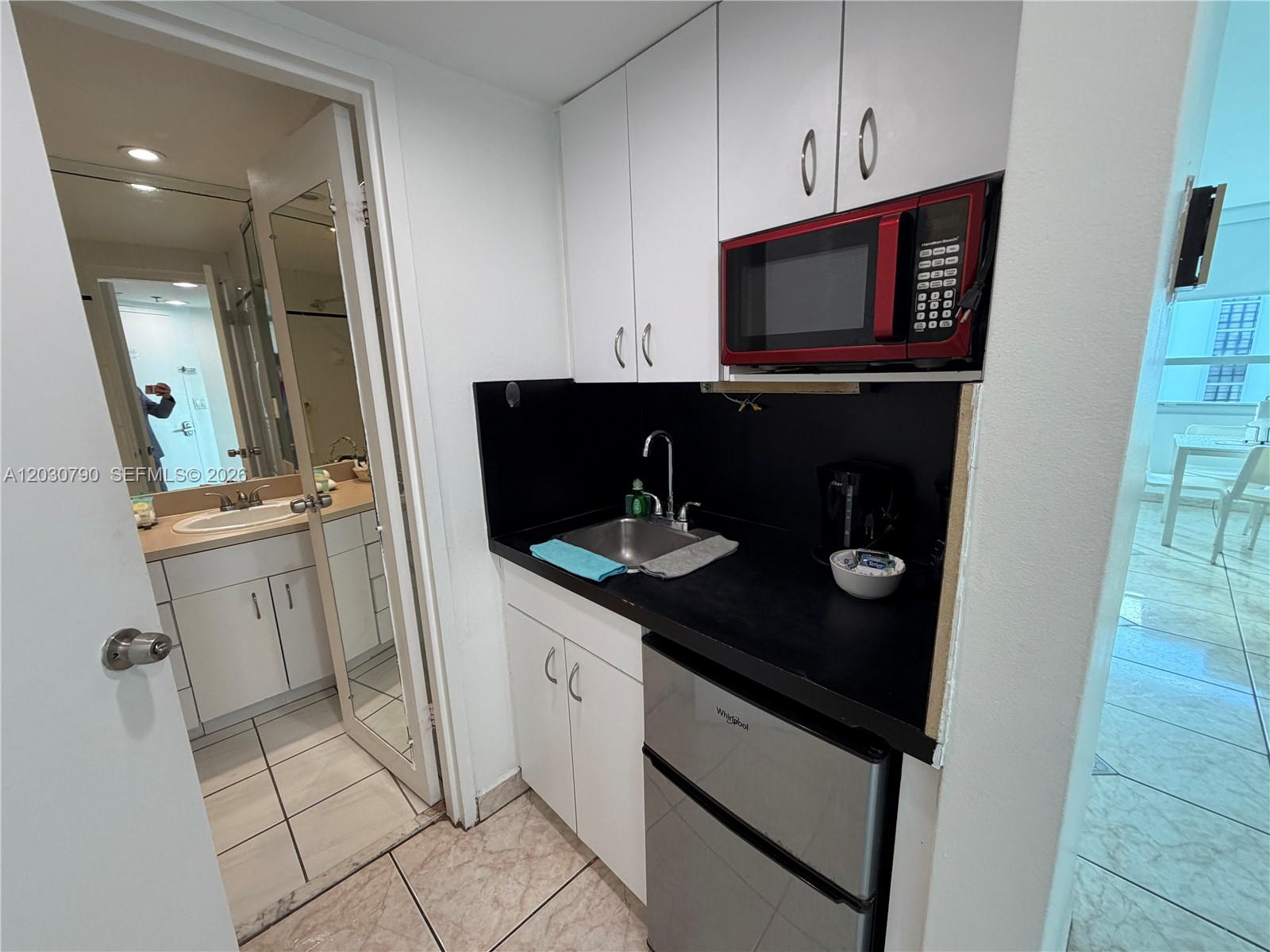 5445 Collins Avenue 1506 Property Photo 7