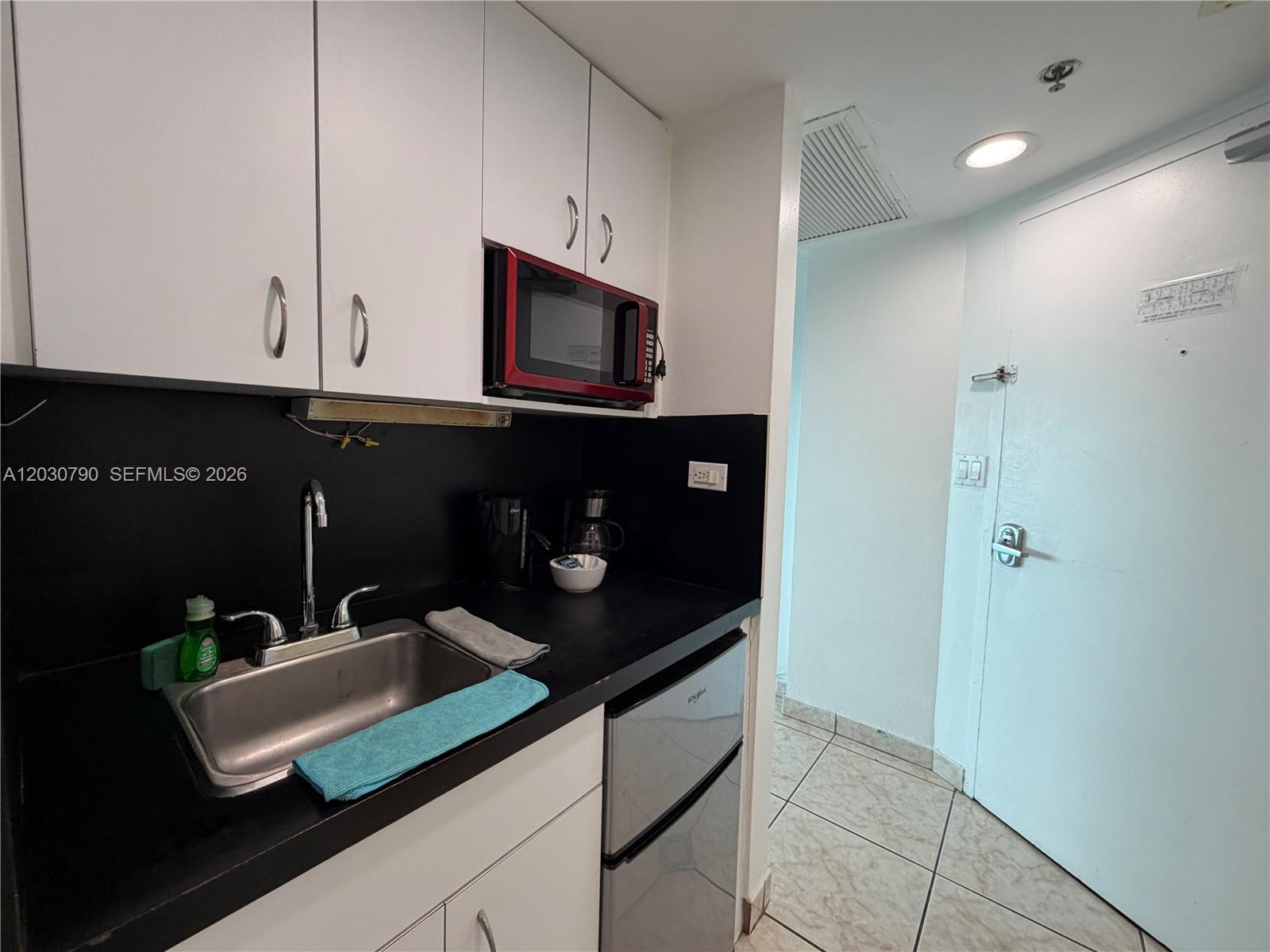 5445 Collins Avenue 1506 Property Photo 12