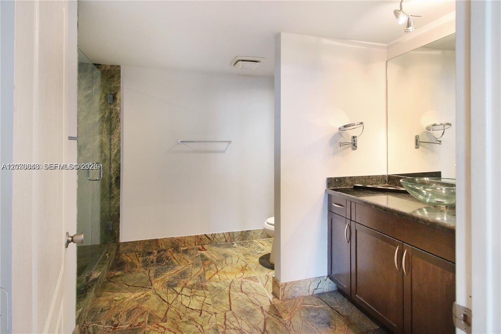 100 N Federal Highway 1219 Property Photo 9