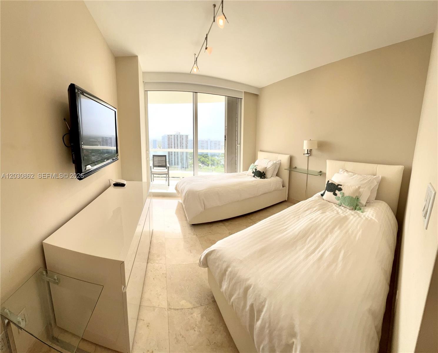 7000 Island Boulevard 2403 Property Photo 24