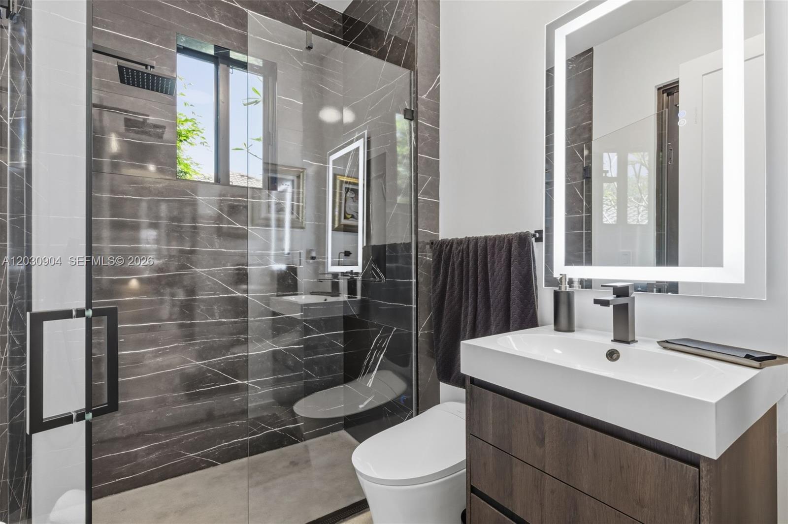 A12030904 Property Photo 34