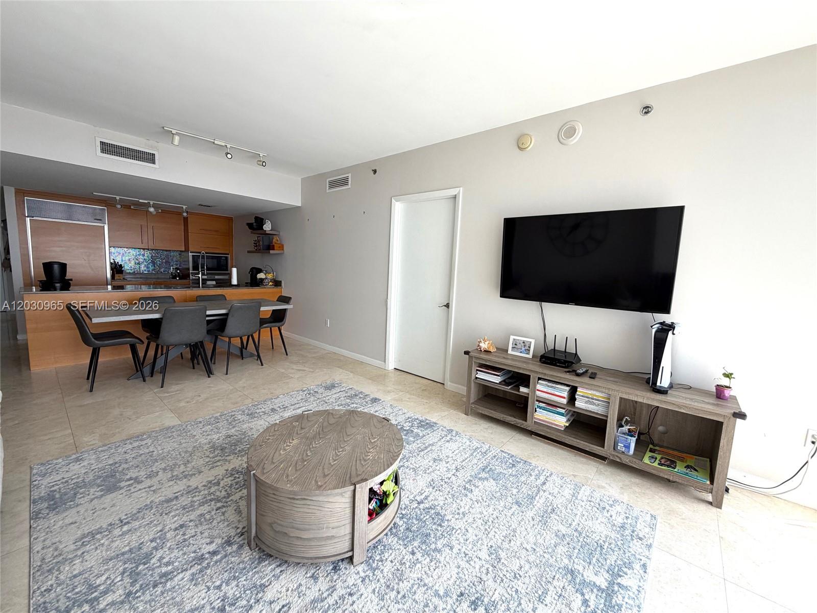 475 Brickell Avenue 2707 Property Photo 1