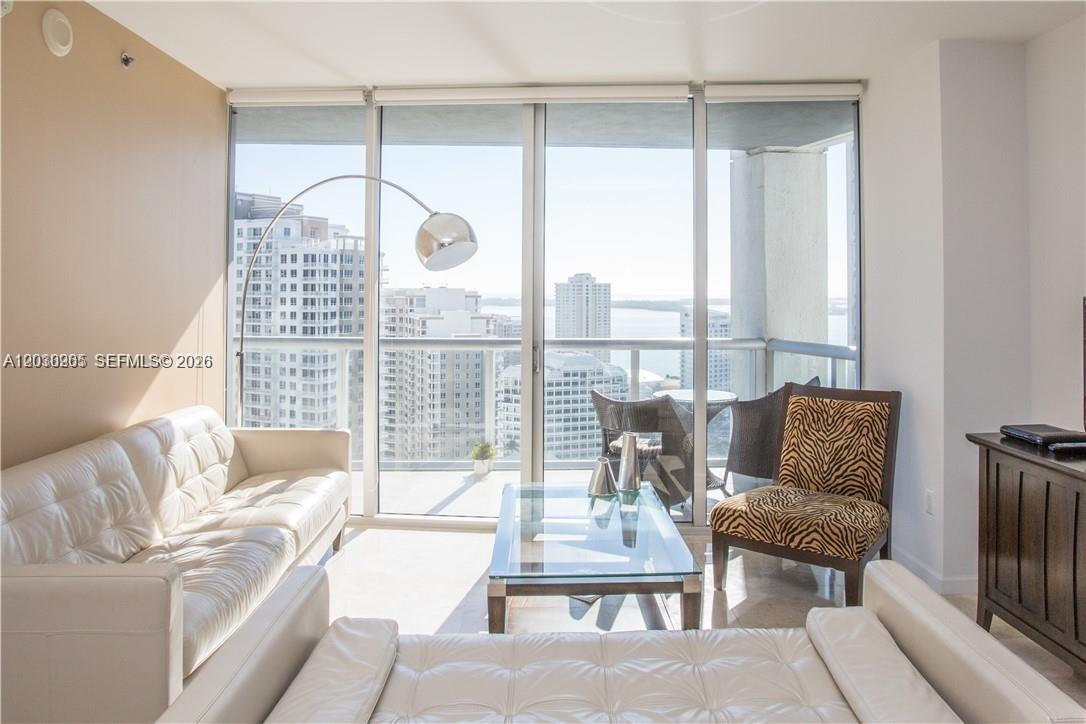 475 Brickell Avenue 2707 Property Photo 3