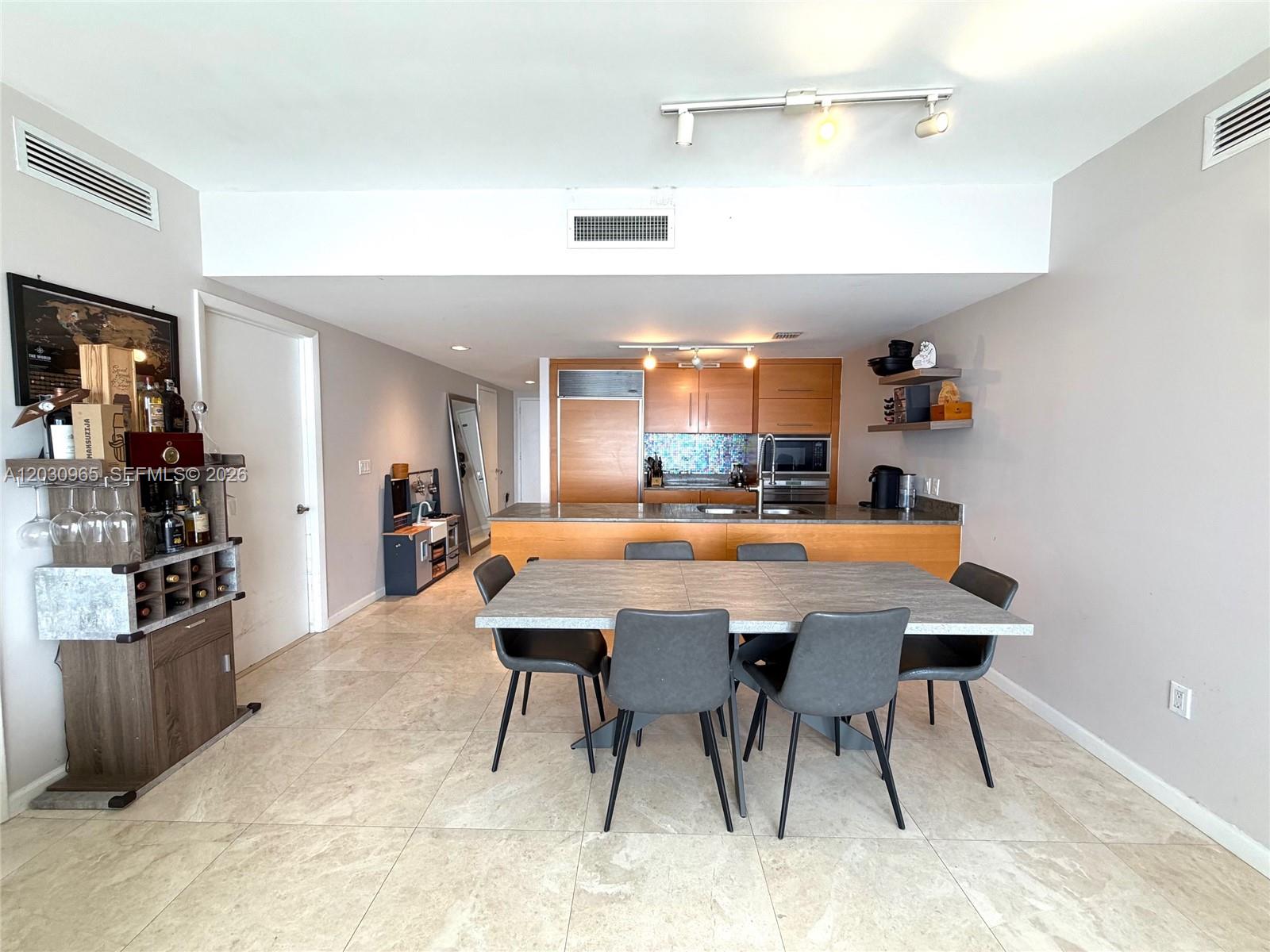 475 Brickell Avenue 2707 Property Photo 4