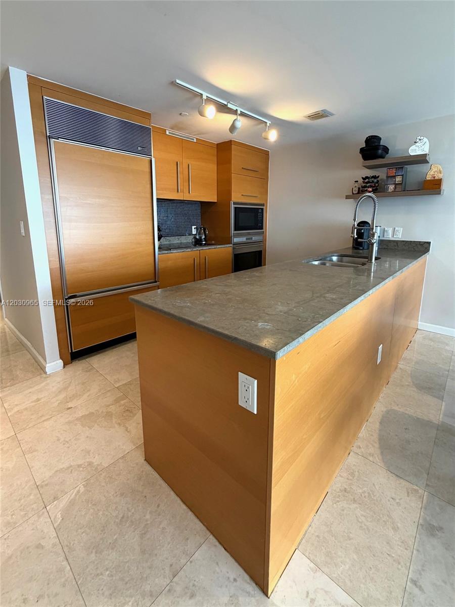 475 Brickell Avenue 2707 Property Photo 5