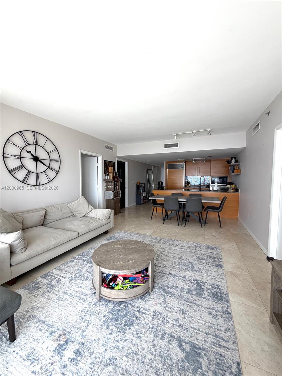 475 Brickell Avenue 2707 Property Photo 6