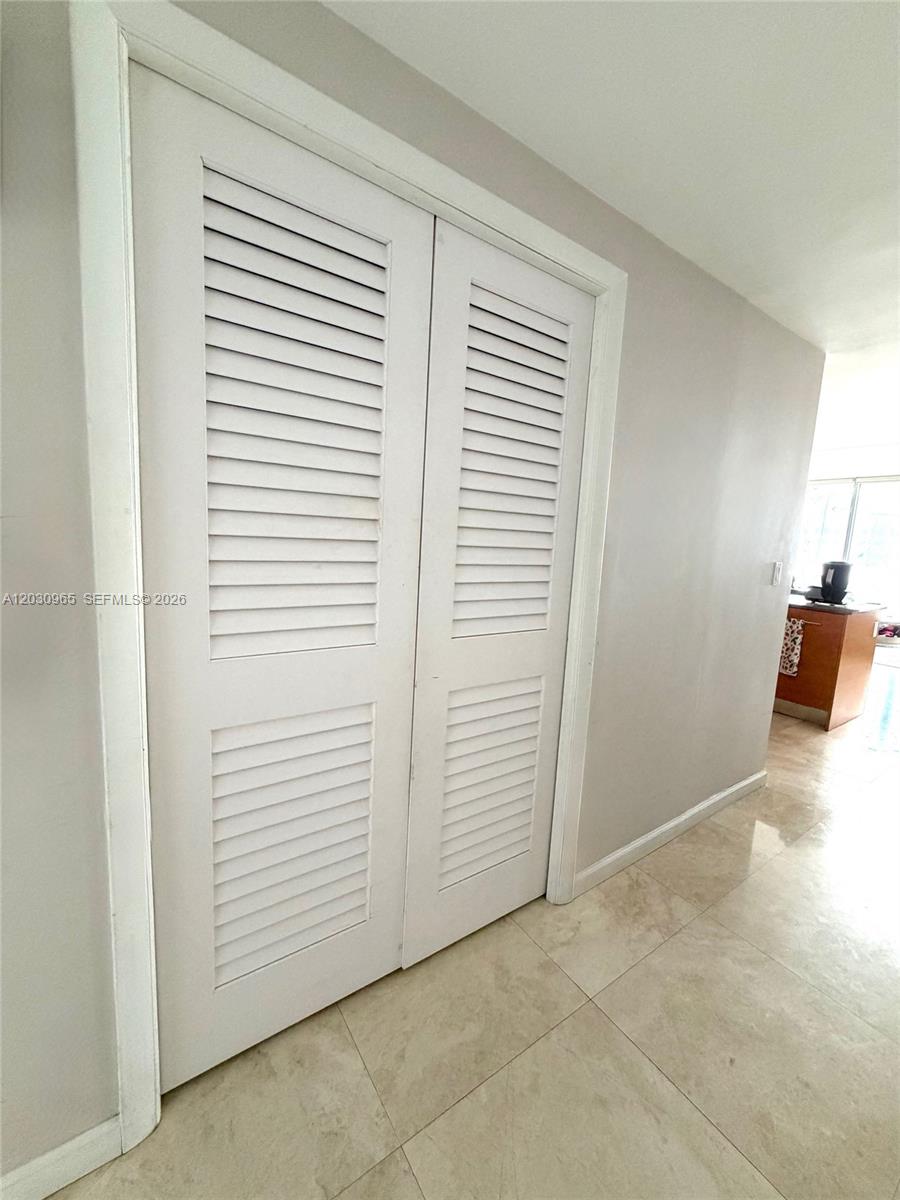 475 Brickell Avenue 2707 Property Photo 10
