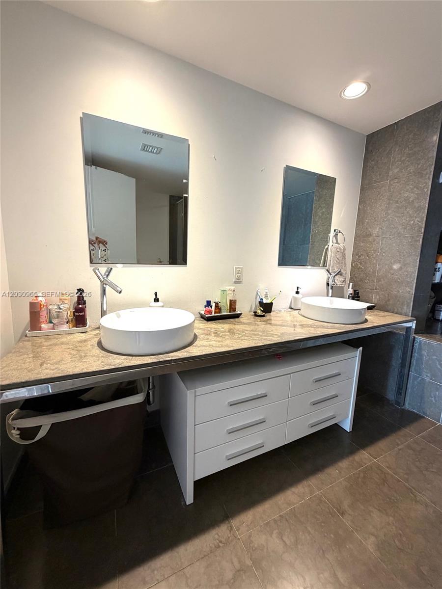 475 Brickell Avenue 2707 Property Photo 14