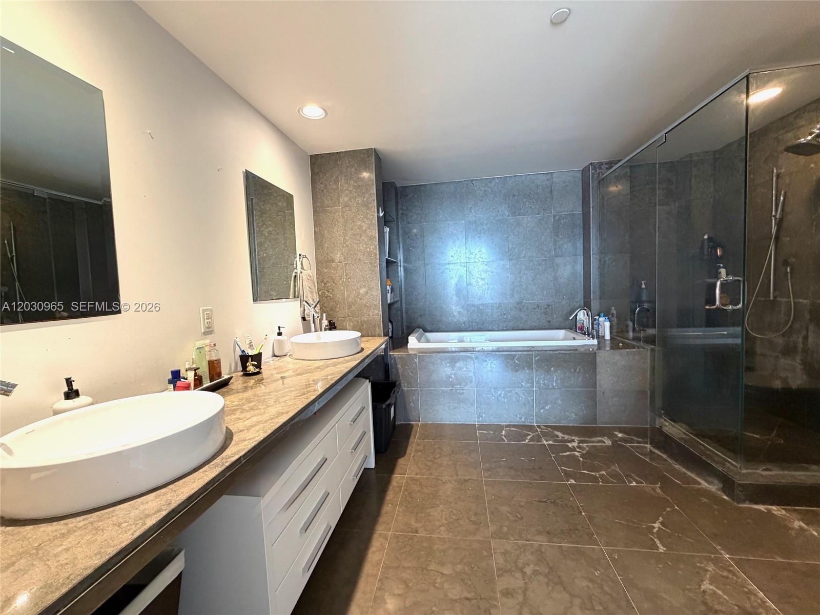 475 Brickell Avenue 2707 Property Photo 15