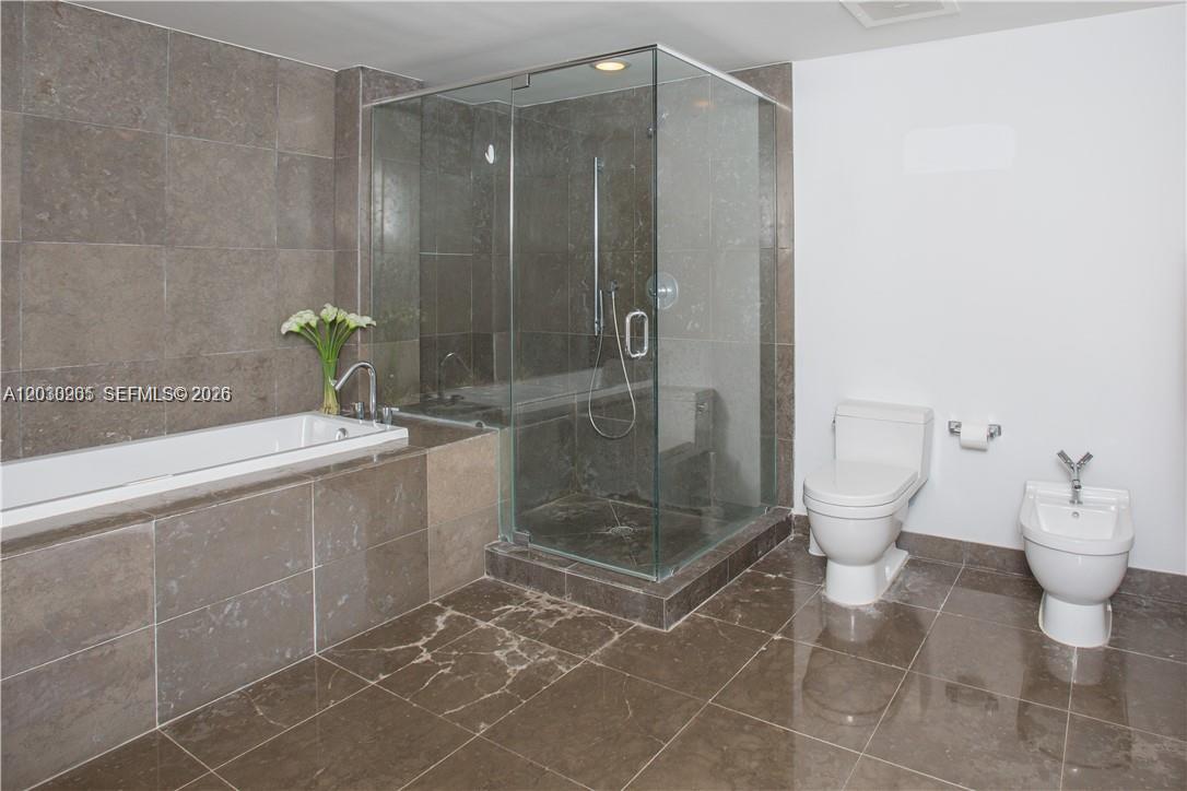 475 Brickell Avenue 2707 Property Photo 16