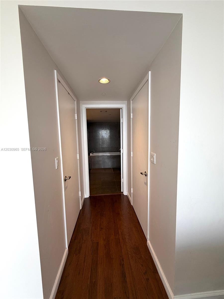 475 Brickell Avenue 2707 Property Photo 17