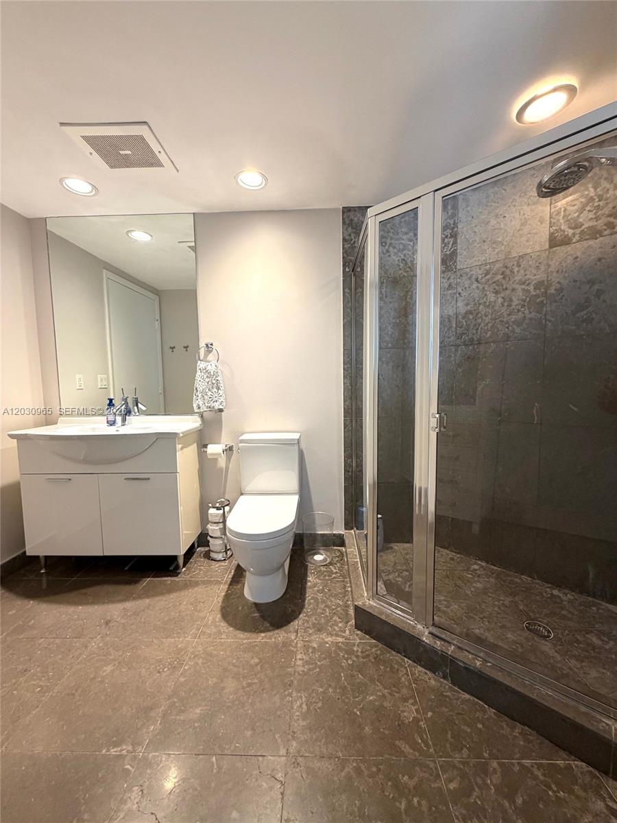 475 Brickell Avenue 2707 Property Photo 21