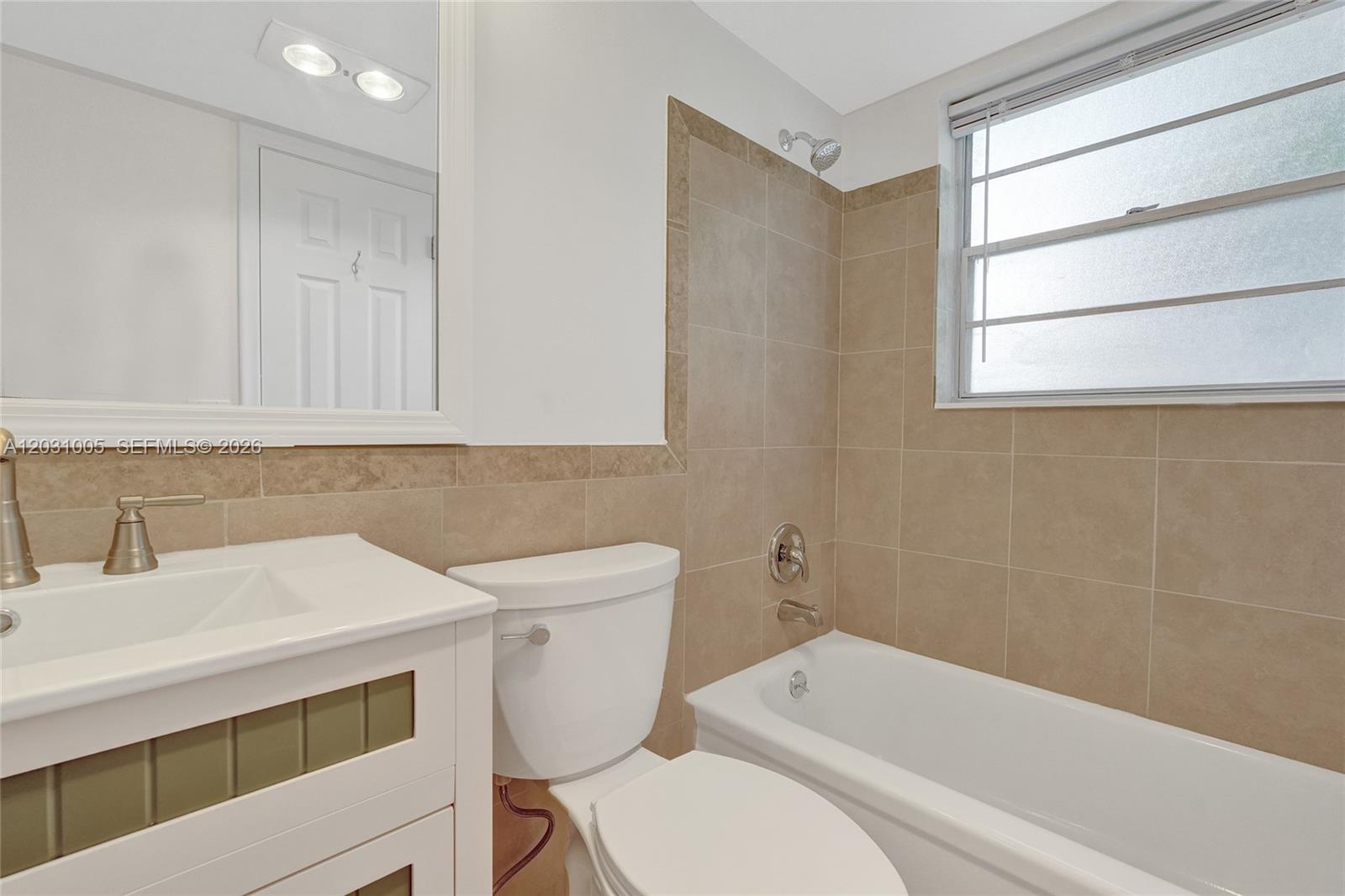 47 Camden B Property Photo 7