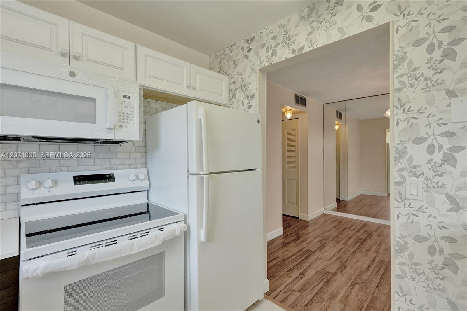 47 Camden B Property Photo 9