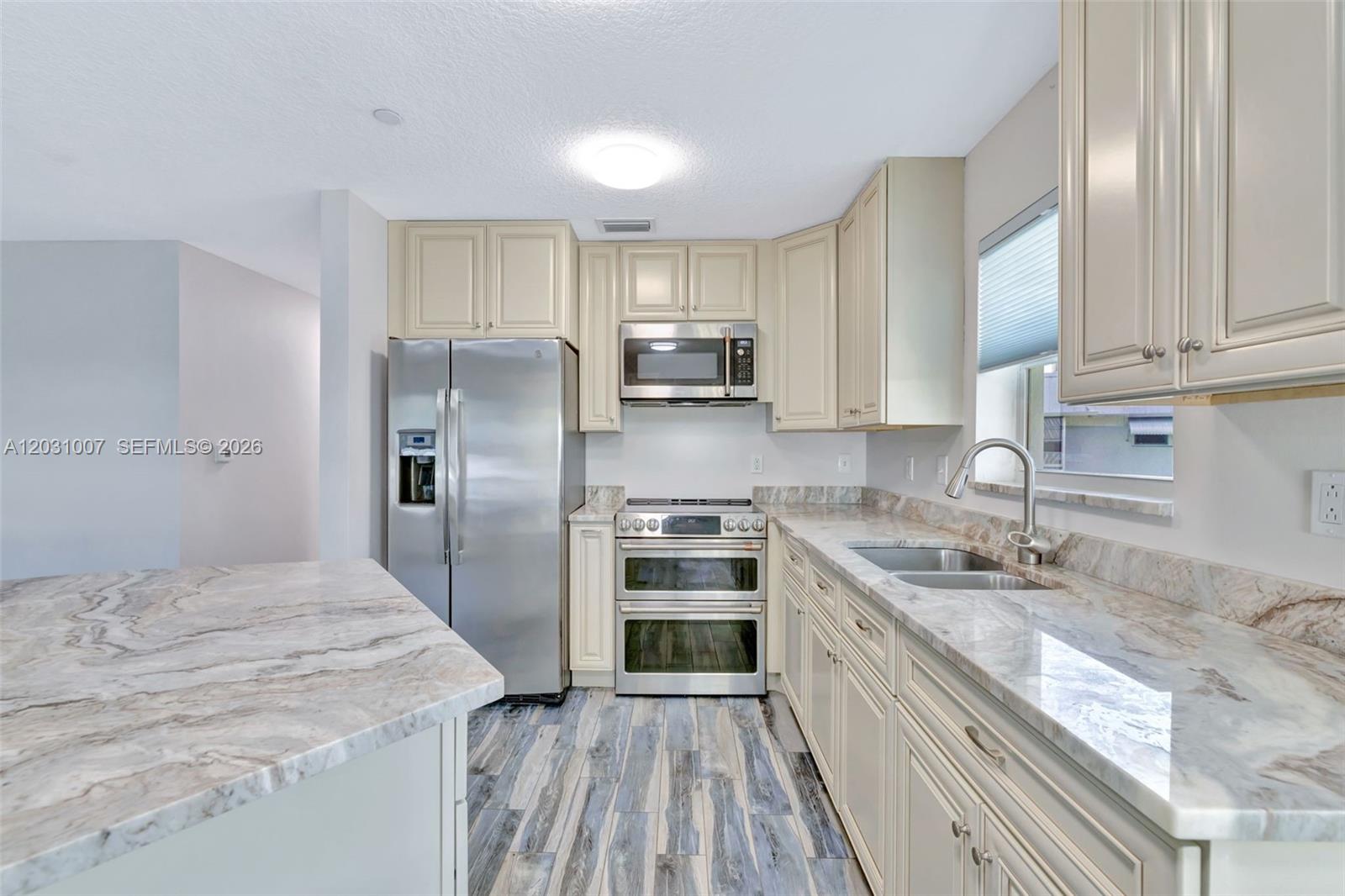 2929 Se Ocean Boulevard F6 Property Photo 7