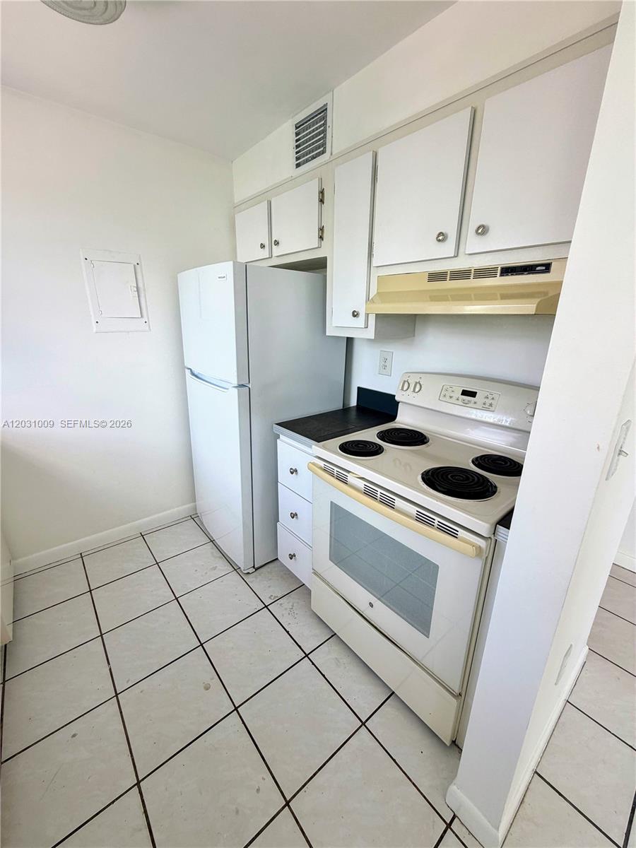 2001 Bay Drive 401 Property Photo 4