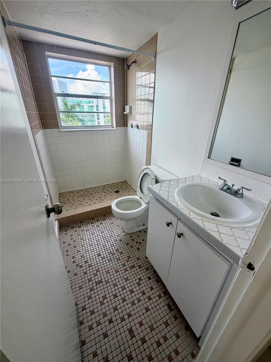 2001 Bay Drive 401 Property Photo 6
