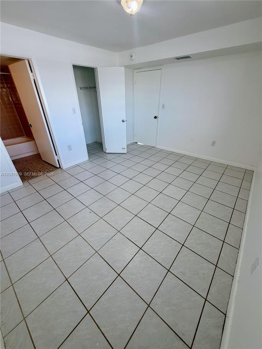 2001 Bay Drive 401 Property Photo 8