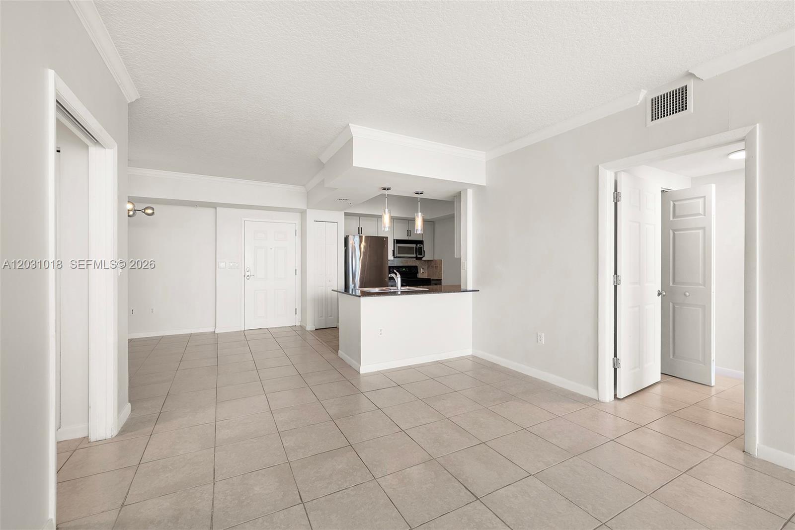 2000 N Bayshore Drive 420 Property Photo 10