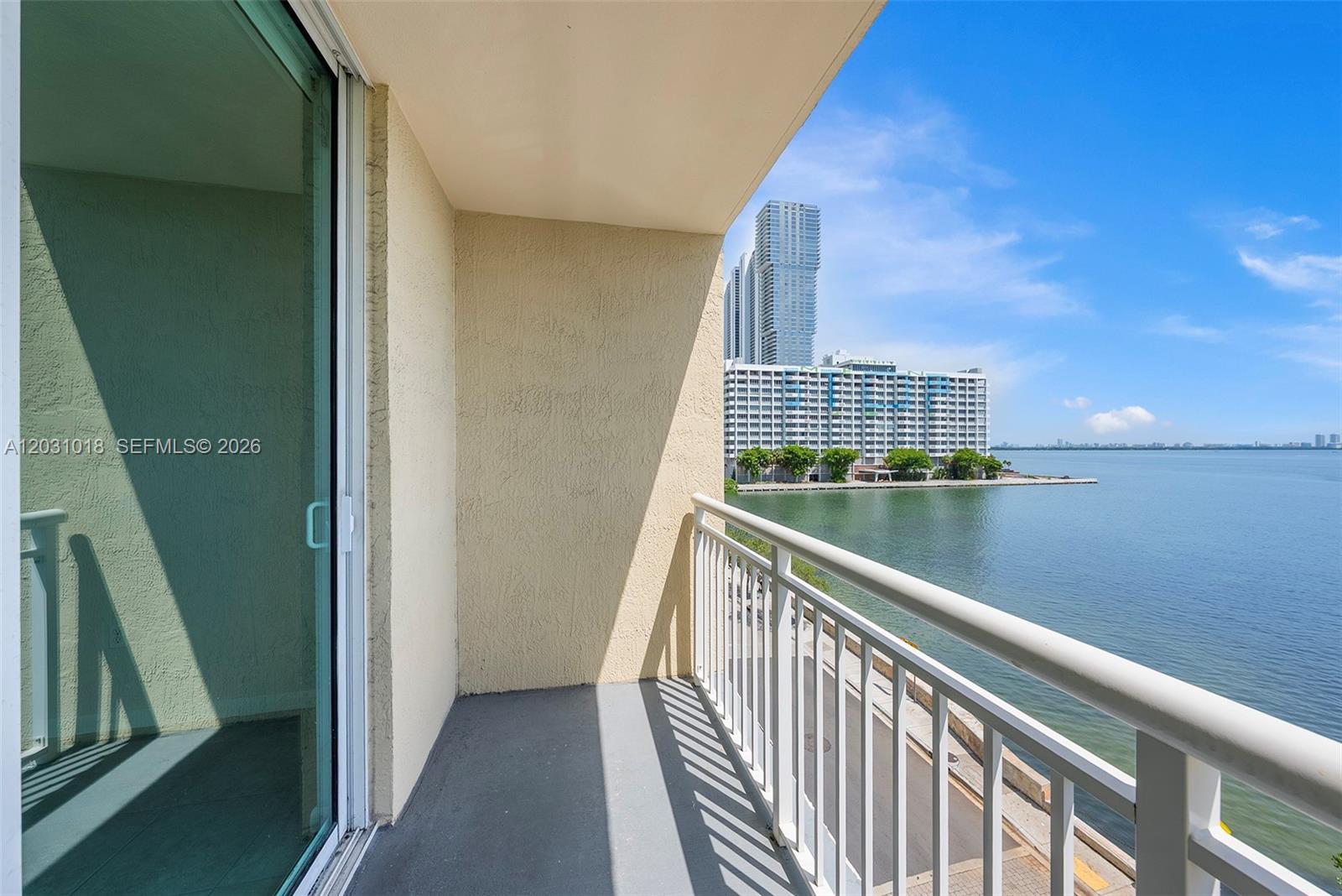 2000 N Bayshore Drive 420 Property Photo 15
