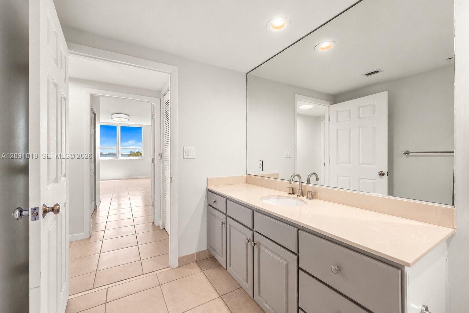 2000 N Bayshore Drive 420 Property Photo 22