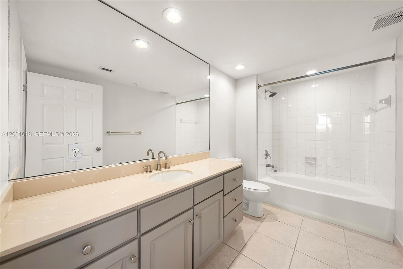 2000 N Bayshore Drive 420 Property Photo 23