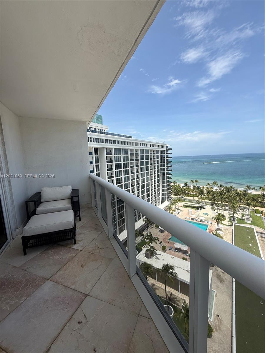 10275 Collins Avenue 1221 Property Photo 2