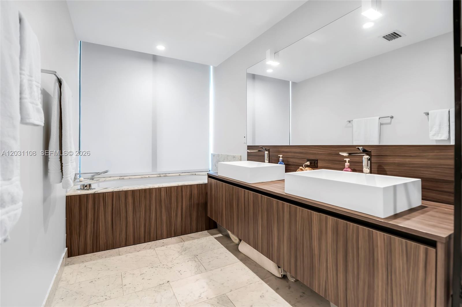 1000 Brickell Plaza 4609 Property Photo 34