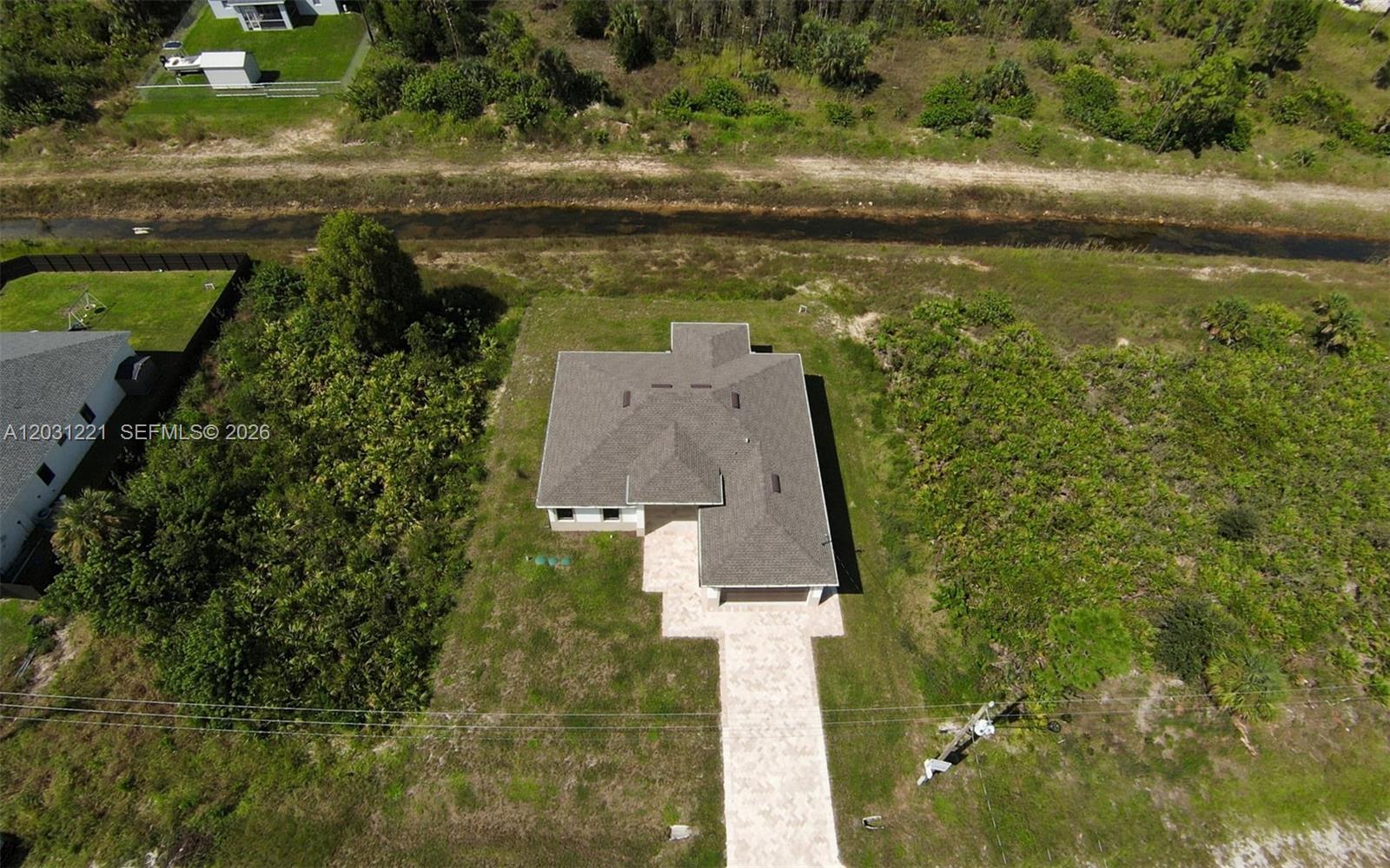2610 20th W Property Photo 4