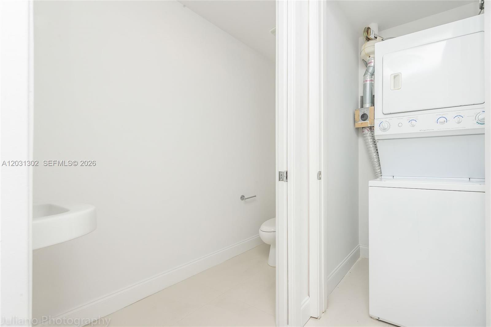 1040 Biscayne Boulevard 1205 Property Photo 25