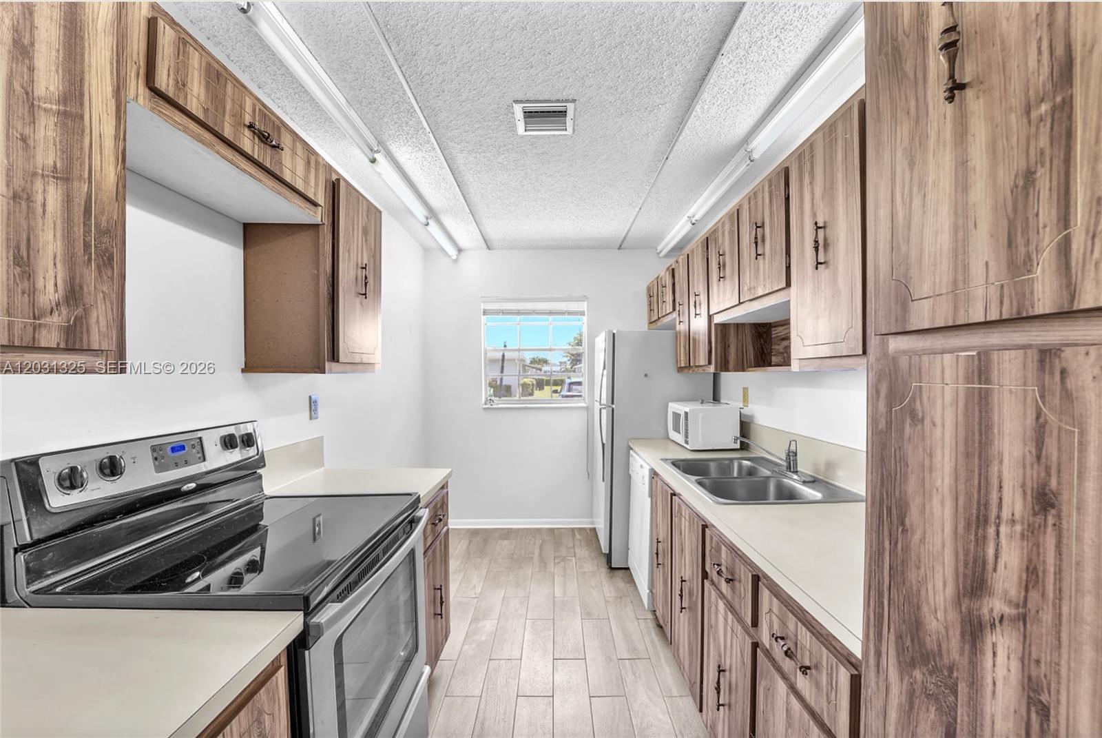 14529 Canalview Drive B Property Photo 12