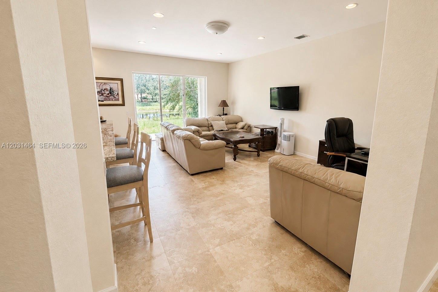 748 Tulip Circle Property Photo 6