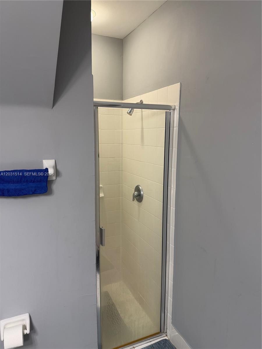 901 Ne 42nd Avenue Property Photo 3
