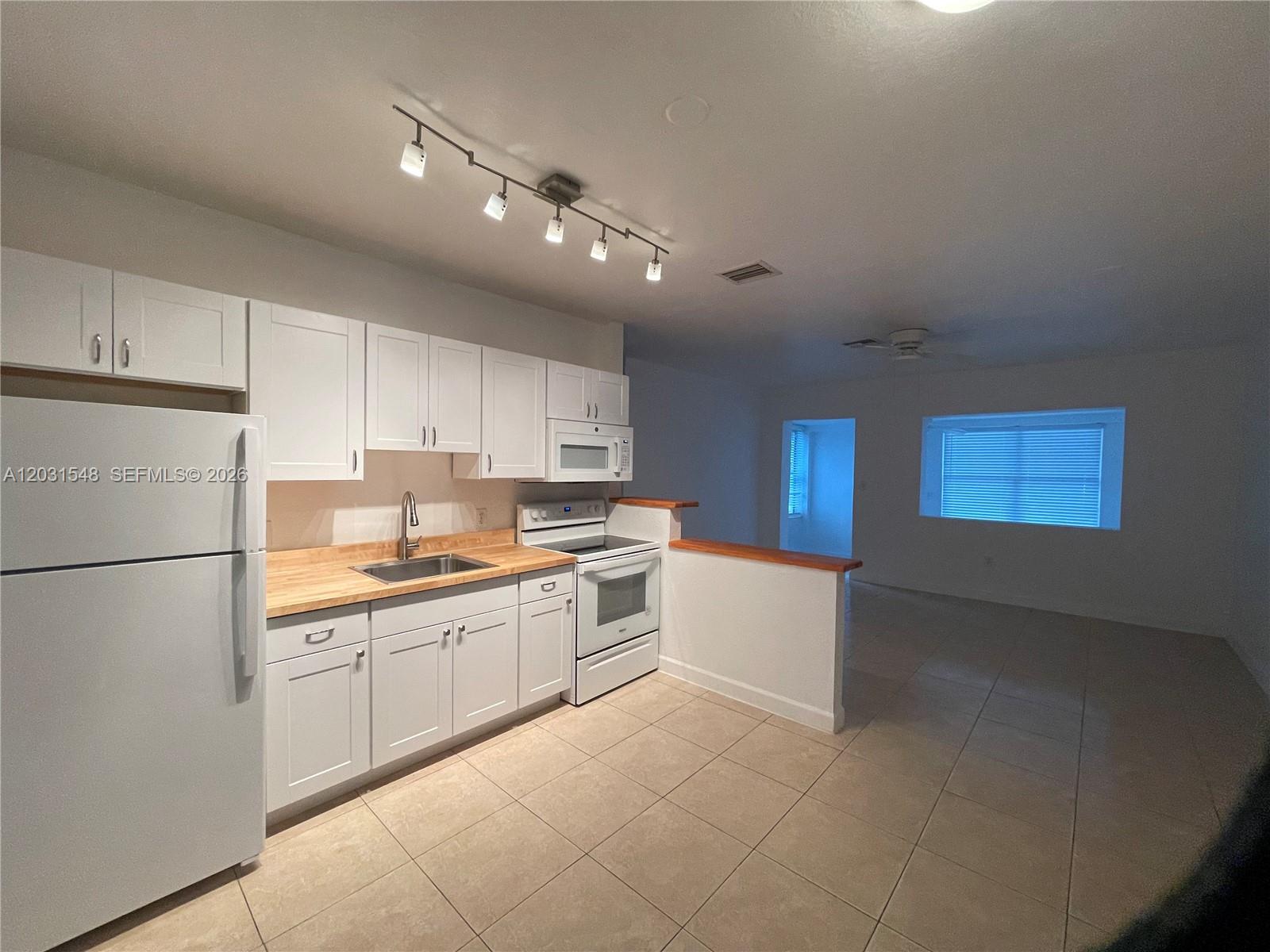 420 SW 25th Avenue Property Photo 1